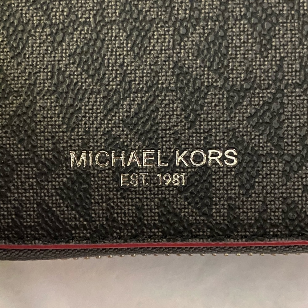 Michael Kors Wallet, Zip Around, TECH FRIENDLY,NEW - Picture 10 of 16